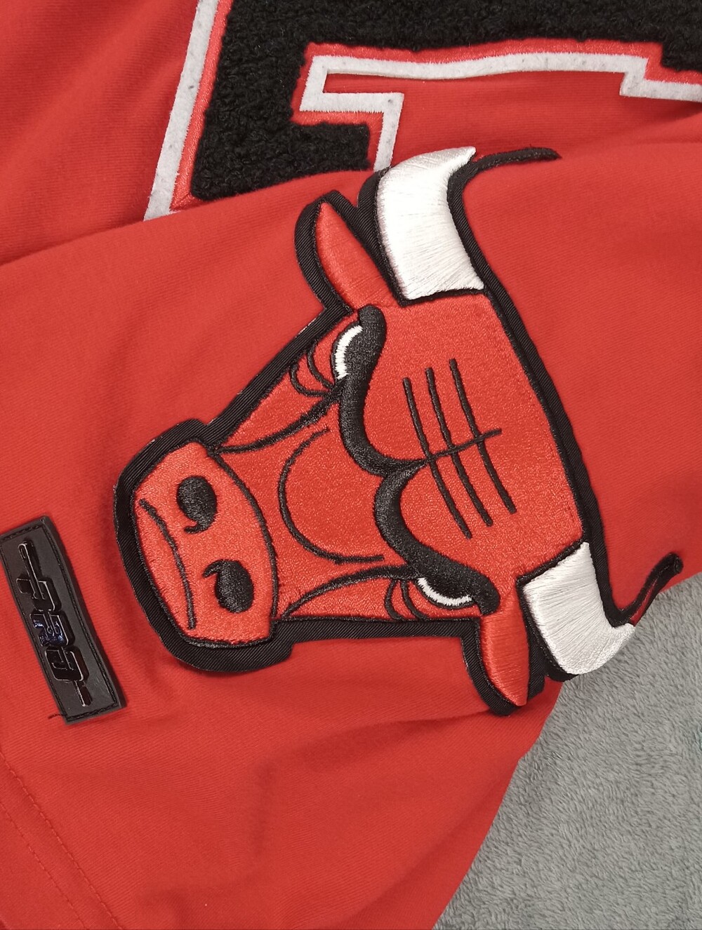 PRO STANDARD Men's Chicago Bulls Red Graphic Tee Size XL - Picture 4 of 13